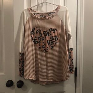 Colorblock heart cheetah shirt